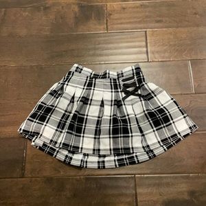 EUC Justice black and white gingham pleated skirt